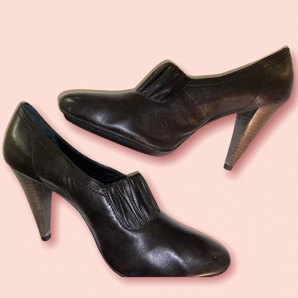 Coach Adra black leather heels, like new! Size 9 - Picture 4 of 8